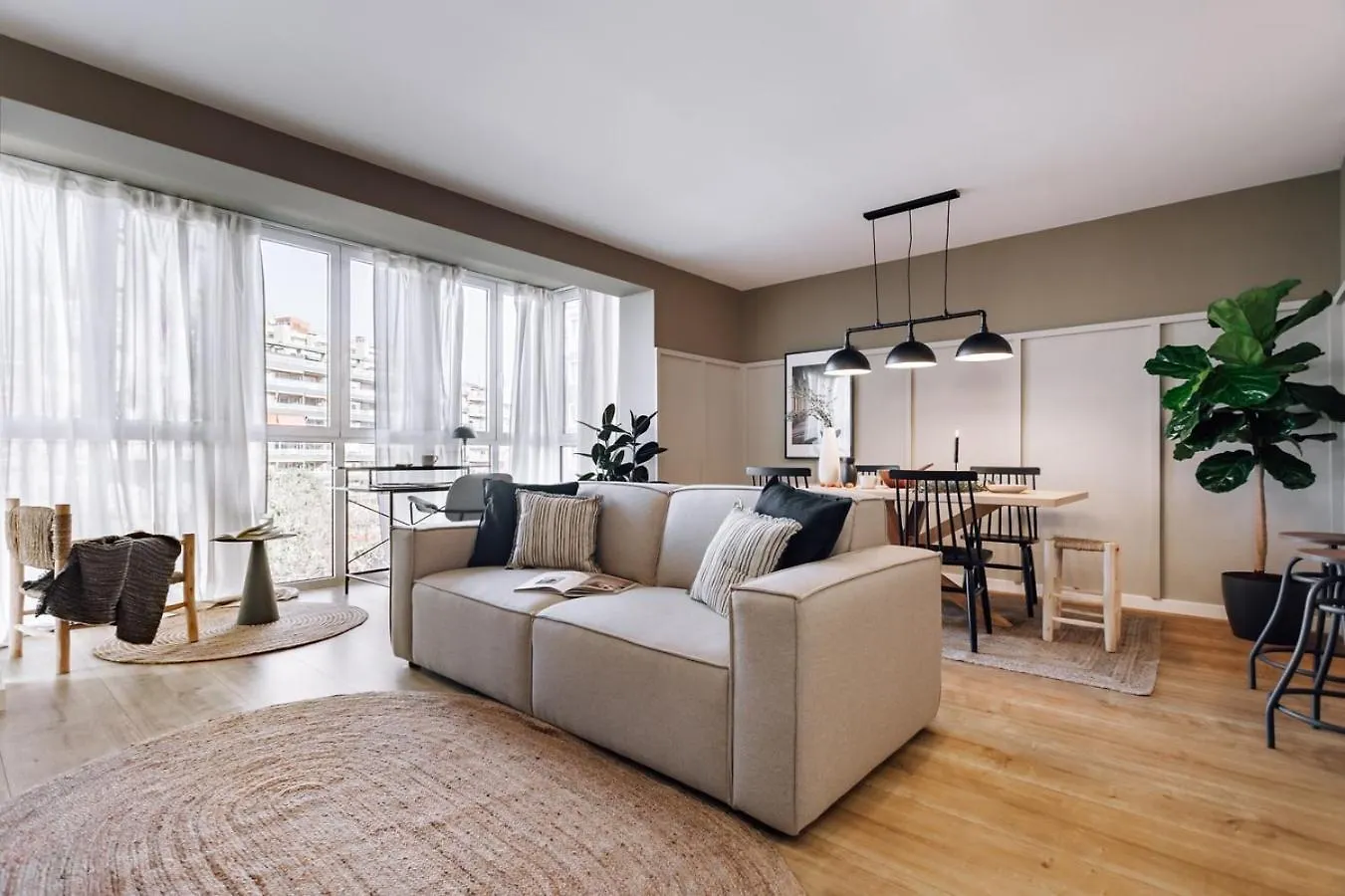 Loja - 2 Bedrooms In Sant Antoni Barcellona
